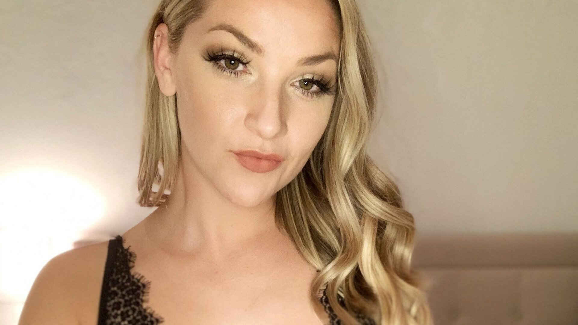 Blonde Cams Videos